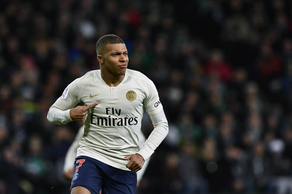 徐文婷：历史新高后的冷静兑现，亚盘开门红与黄金趋势解析